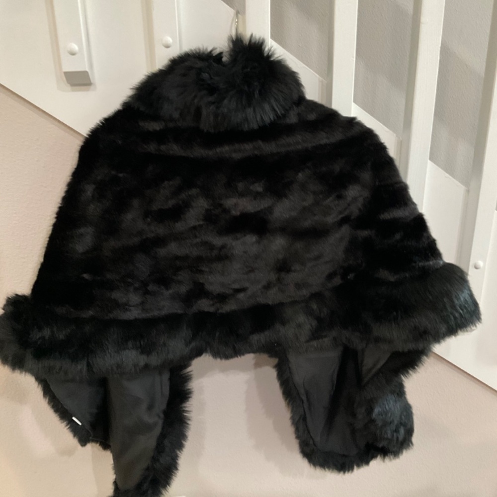Caracilia faux fur shawl wrap - Picture 2 of 4
